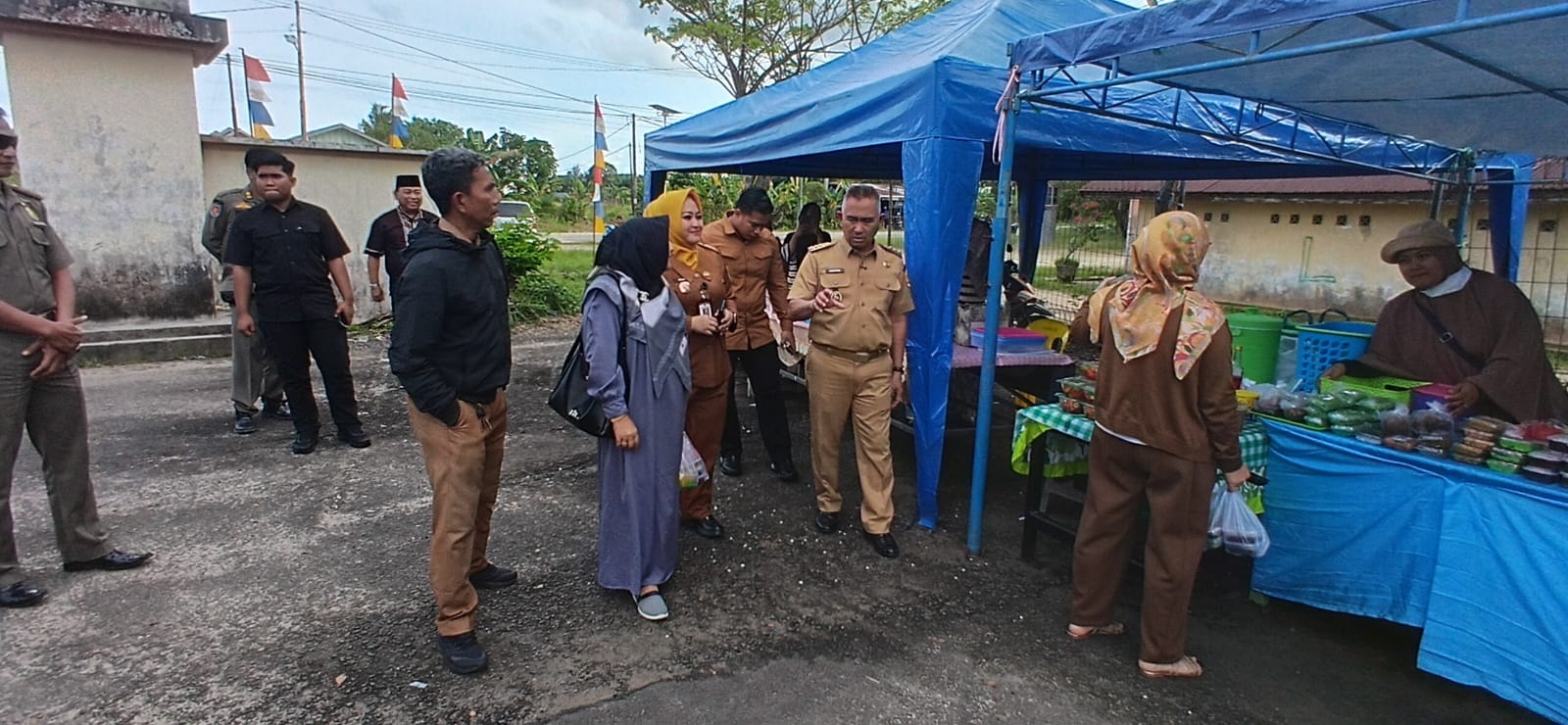 Camat Tarakan Utara Melaksanakan Kunjungan Ke Pasar Ramadhan Kelurahan Juata Laut